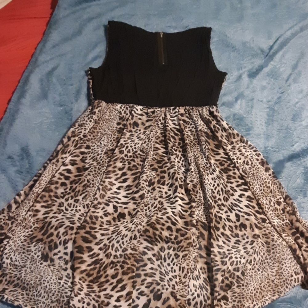 Dress - Picture 4 of 4